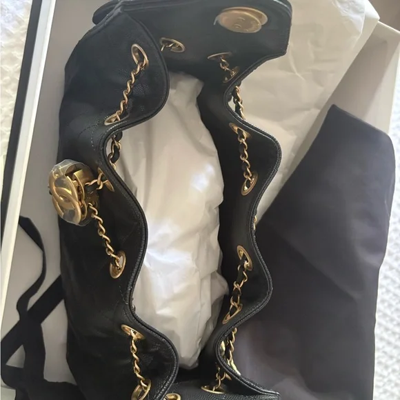 2026 New CHANEL 25 Mini Black Quilted Leather Bag with Gold Chain and CC Charm - Picture 6 of 9